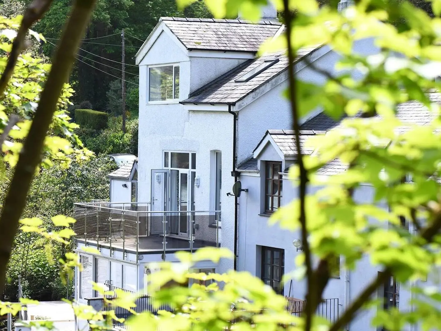 Waterside - Luxury Menai Bridge Holiday Home - 4 Bed 4 Bath
