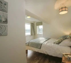 Waterside - Luxury Menai Bridge Holiday Home - 4 Bed 4 Bath