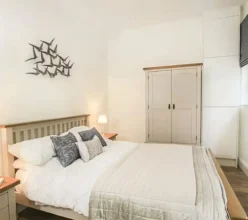 Waterside - Luxury Menai Bridge Holiday Home - 4 Bed 4 Bath